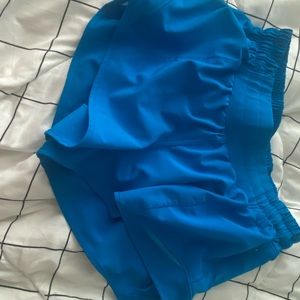 Lululemon 2.5, hotty hot shorts, size 6, poolside blue
